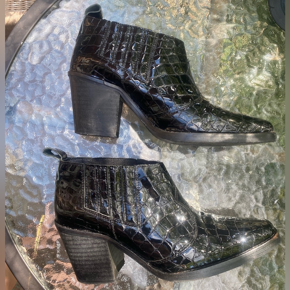 Leather Booties Crocodile-Embossed Ankle Boots / woman 7.5